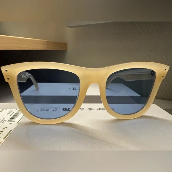 Ray-Ban | Accessories | Rayban Wayfarer Reverse Beige  display picture 1